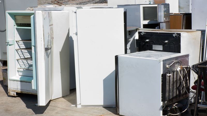 Essential Features for a Refrigerator Repair Service in New Orleans